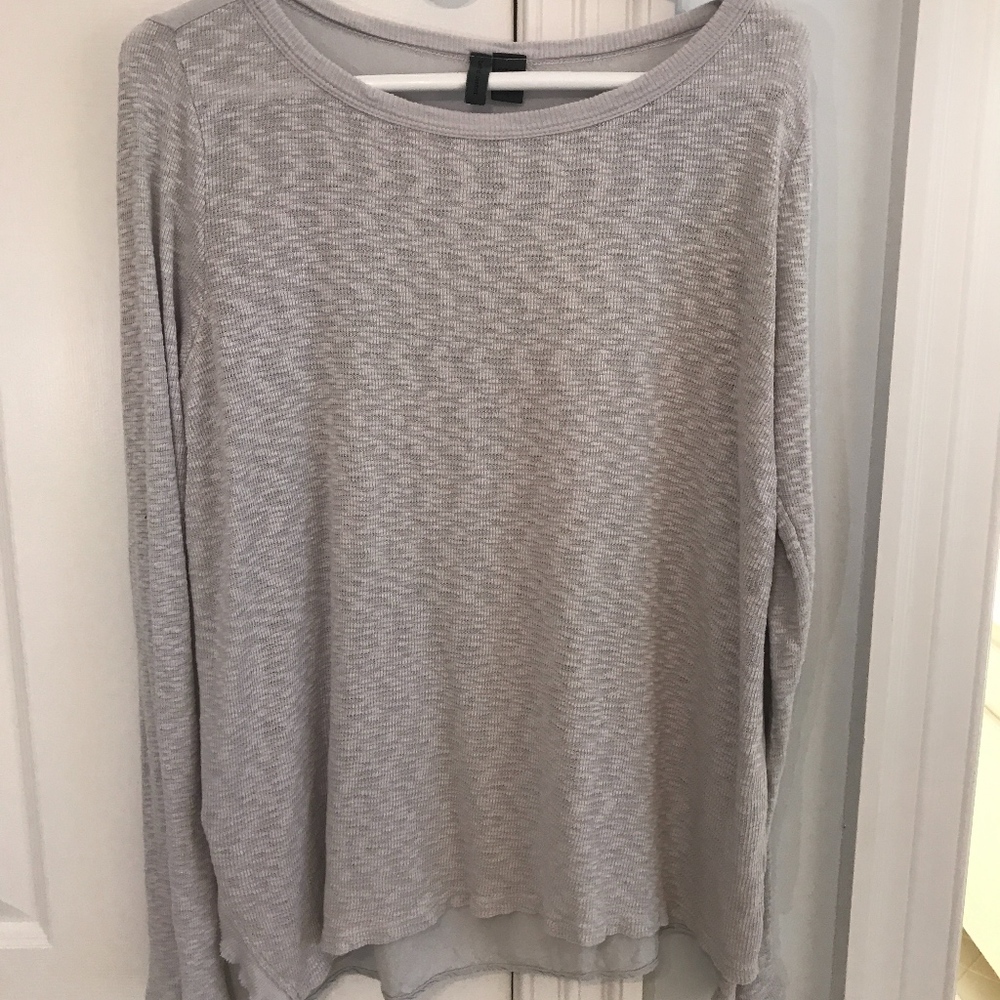 long-sleeved sweater top with shear back